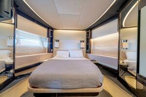 2017 Azimut 77 