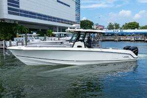 REEL DANCER 2023 Boston Whaler 330 Outrage Yacht For Sale in Fort Lauderdale FL