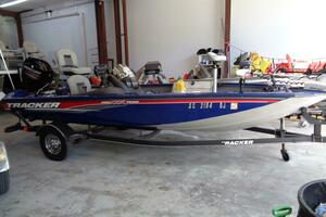 18ft Tracker Yacht For Sale
