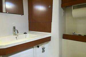 2013 Beneteau Oceanis thumbnail 15