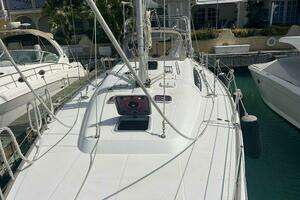 2013 Beneteau Oceanis thumbnail 5