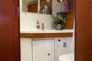 2013 Beneteau Oceanis thumbnail 13