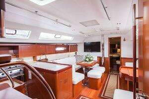 2013 Beneteau Oceanis thumbnail 9