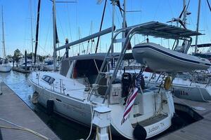 HYDRO THERAPY 50ft Beneteau Yacht For Sale