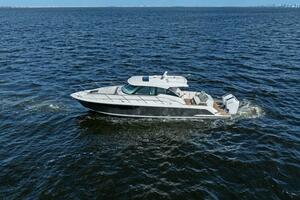 2022 Tiara Sport 43 LE