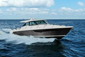 2022 Tiara Sport 43 LE