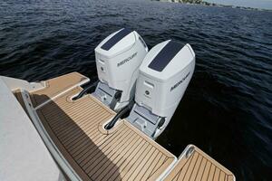 2022 Tiara Sport 43 LE