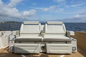 2022 Tiara Sport 43 LE