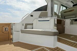 2022 Tiara Sport 43 LE