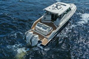 2022 Tiara Sport 43 LE