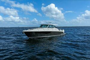 2022 Tiara Sport 43 LE