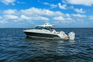 2022 Tiara Sport 43 LE