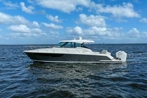 2022 Tiara Sport 43 LE