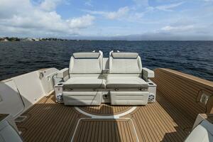 2022 Tiara Sport 43 LE