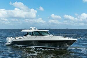 2022 Tiara Sport 43 LE