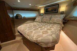 2019 Viking Motor Yacht thumbnail 28