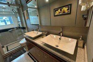 2019 Viking Motor Yacht thumbnail 25