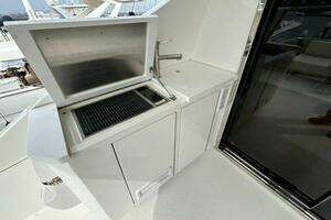 2019 Viking Motor Yacht thumbnail 53