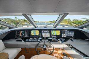2025 Princess Y95 thumbnail 20