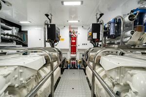 Princess Y95 JUST  PERFECT - Engine Room