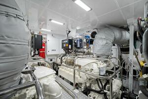 Princess Y95 JUST  PERFECT - Engine Room