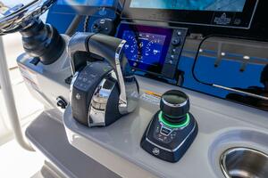 33ft Boston Whaler Yacht For Sale