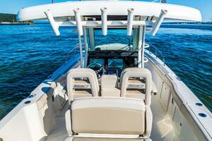 33ft Boston Whaler Yacht For Sale