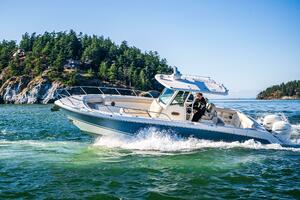 33ft Boston Whaler Yacht For Sale