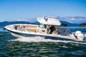 33ft Boston Whaler Yacht For Sale