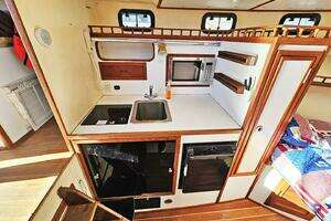 2010 Eastern Casco Bay 35 Flybridge thumbnail 11