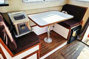 2010 Eastern Casco Bay 35 Flybridge thumbnail 5