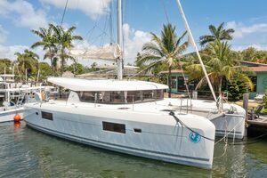 42ft Lagoon Yacht For Sale