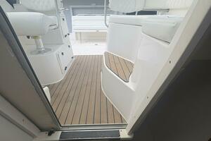 28ft Boston Whaler Yacht For Sale