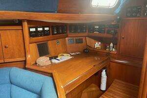 2002 Jeanneau 45.2 thumbnail 9