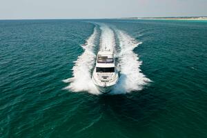 2019 Prestige 590 Fly 'New Heart' - Profile Bow 