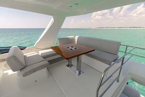 2019 Prestige 590 Fly 'New Heart' - Flybridge Dinette