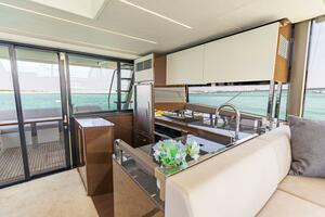 2019 Prestige 590 Fly 'New Heart' - Galley 
