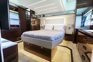 2019 Prestige 590 Fly 'New Heart' - Master Stateroom 