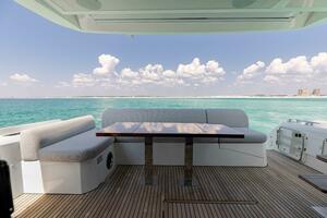 2019 Prestige 590 Fly 'New Heart' - Flybridge Dinette