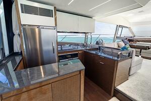 2019 Prestige 590 Fly 'New Heart' - Galley 