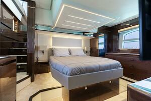 2019 Prestige 590 Fly 'New Heart' - Master Stateroom 