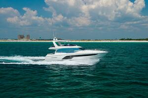 2019 Prestige 590 Fly 'New Heart' - Profile Starboard