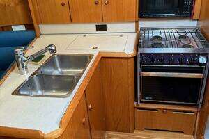 1999 Jeanneau 36.2 Sun Odyssey thumbnail 21