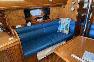 1999 Jeanneau 36.2 Sun Odyssey thumbnail 19