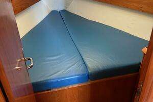 1999 Jeanneau 36.2 Sun Odyssey thumbnail 24
