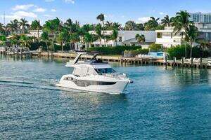 2025 Galeon 50 FLY thumbnail 3