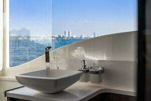 2025 Galeon 50 FLY thumbnail 39