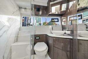 2025 Galeon 50 FLY thumbnail 18