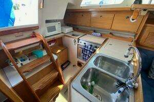 1999 Catalina 36 MKII thumbnail 21