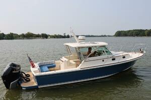 Starboard Beam With Twin L Settees 